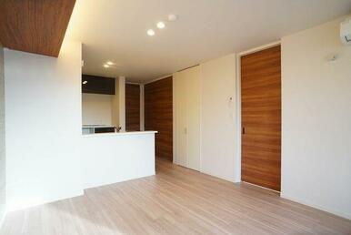 【ＬＤＫ１３．８帖】ご入居したその日からご利用いただけるエアコン・無料Ｗｉ－Ｆｉ付き