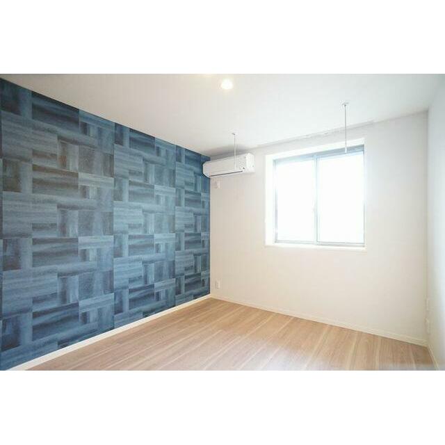 【洋室７．１帖】雨天時や花粉シーズンに活躍する室内物干し付き