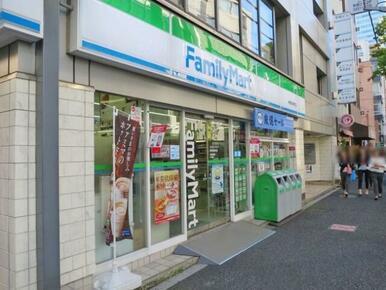 ファミリーマート　神田和泉町店