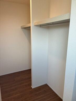 お洋服好きならコーディネートに悩むのも楽しみのひとつ（1号棟）