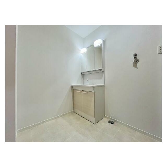 「脱衣所」洗面台新品交換済みです。洗濯機置き場もございます。