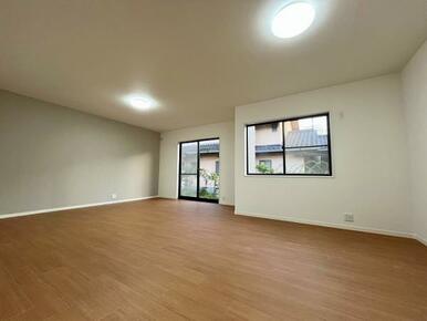 「LDK」アクセントクロスで落ち着いた印象に