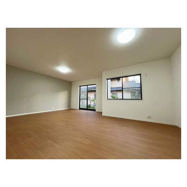 「LDK」アクセントクロスで落ち着いた印象に