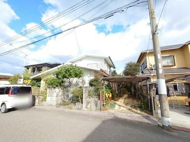 前面道路です