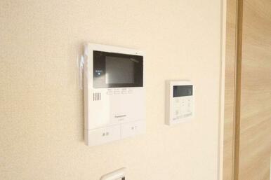 不在時、来客時に便利な録画機能付きＴＶカラーモニターホンです。