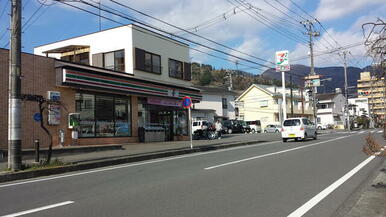 セブンイレブン湯河原中央２丁目店