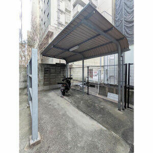 オートバイ駐輪場