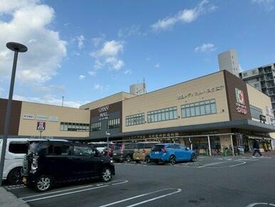 イズミヤ伏見店です。