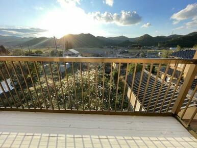 山々が見え、癒される景色を見ることができます