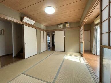 AIにより家具を消去しています。