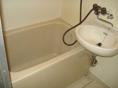 写真は別号室のものです