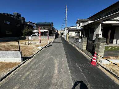 前面道路（東からの撮影）