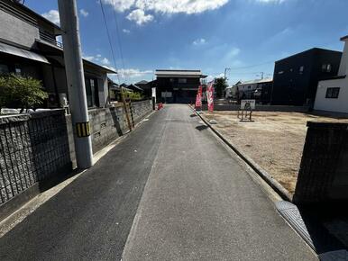 前面道路（西からの撮影）