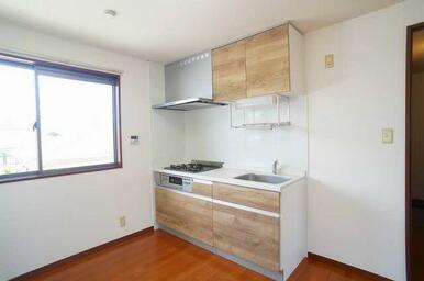 ３口コンログリル付きのシステムキッチンです♪２０２４年６月交換済♪