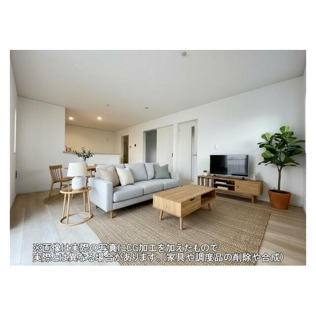 開放感のあるゆとりあるリビング。採光にもこだわった居心地の良い空間です♪