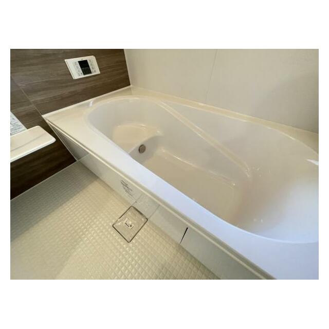 ゆったりと浸かれる1坪風呂を採用！1日の疲れを癒してくれる浴室は窓のある開放的な空間＾＾