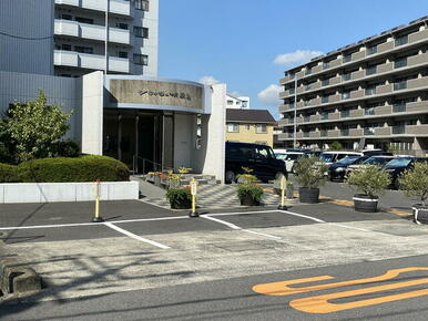 来客用駐車場が３台あります