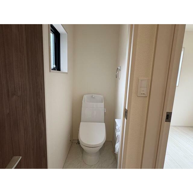 見落としなしで隅々チェック。トイレは家を映す鑑となります。（1号棟）