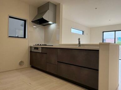 自分好みの工夫も楽しめるカウンターキッチン（1号棟）