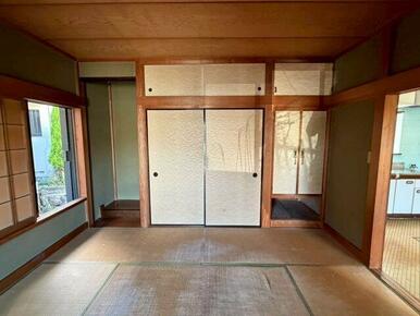 1階和室。畳の香りに癒されながら、ゆったりと寛げる「和み」の空間です。