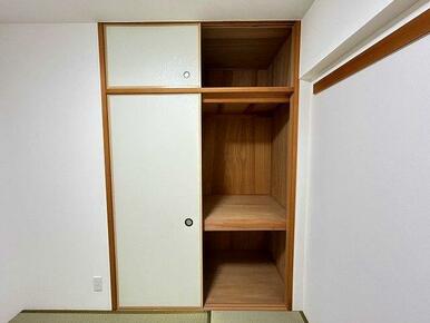 「和室（２）」押入がございます。