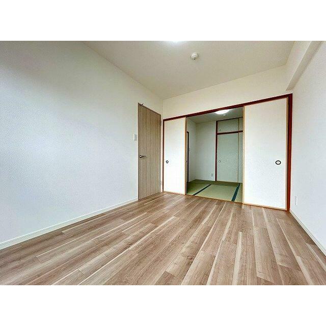 「南東側洋室（２）」和室と繋がっております、