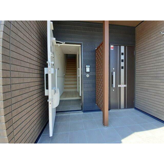 収納もある玄関です