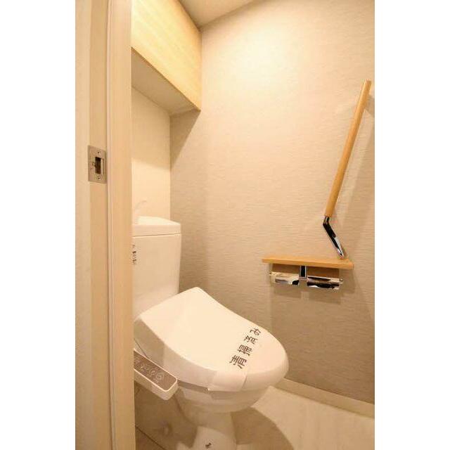 トイレは暖房洗浄便座機能付トイレです。