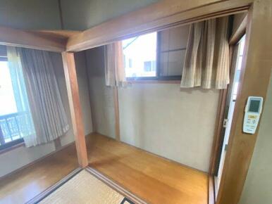 ふすまを取り付けることができるため、暑い日すぐにお部屋を冷やしたい時などはふすまを取り付けてご利用く