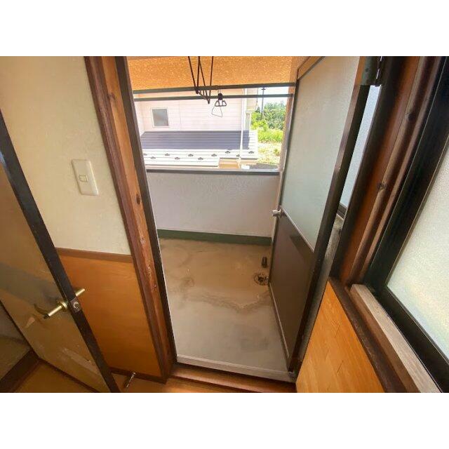 洗濯物は屋根付きのため多少の小雨でも干せます