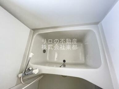 足が伸ばせる広々バスタブでリラックス♪