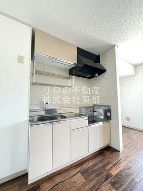 上下に収納あり！使い勝手の良いキッチンです！！