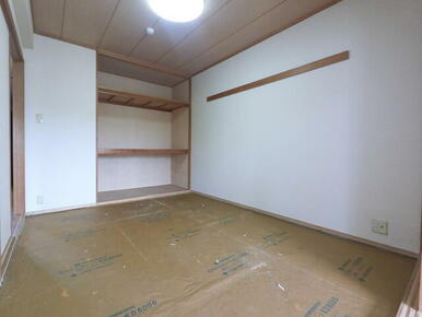 畳交換中です。