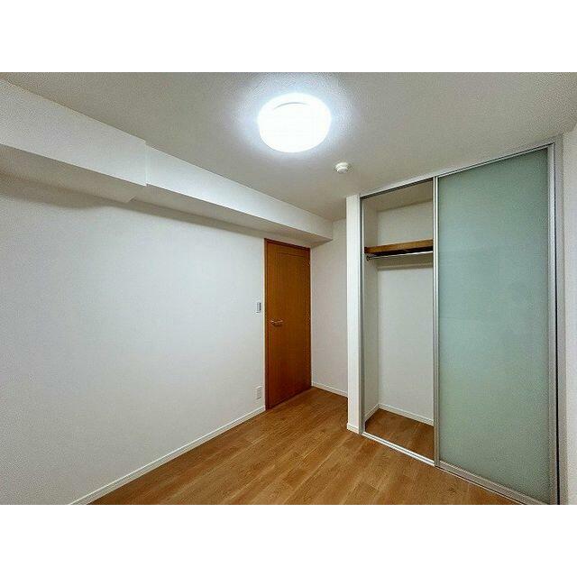 「中央洋室」クローゼットがございます