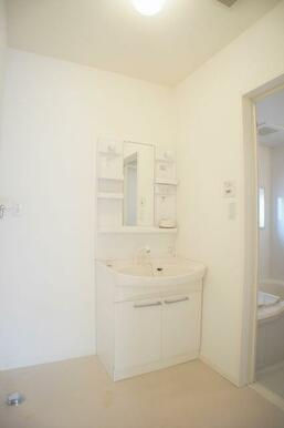 【洗面所】とても便利な洗髪洗面化粧台は今や必須アイテム。