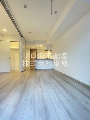 ダイニングテーブルを置いたり自由にレイアウトできます☆