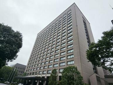 徒歩約７分の場所には宮城県庁があります