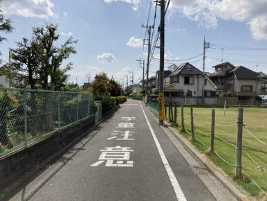 【前面道路含む現地土地写真】