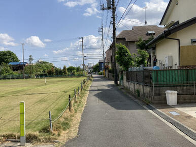 【前面道路含む現地土地写真】