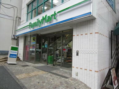 ファミリーマート横須賀中央西口店