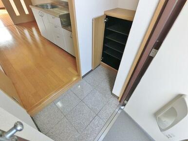 シューズボックスあります