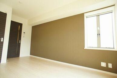 床はフローリング仕様♪アクセントクロスでスタイリッシュなお部屋に仕上がっております♪