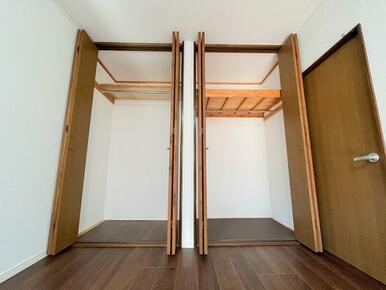 「2階南西側洋室＿約9帖」豊富な収納がございます。