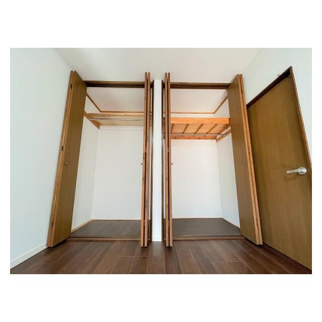 「2階南西側洋室＿約9帖」豊富な収納がございます。