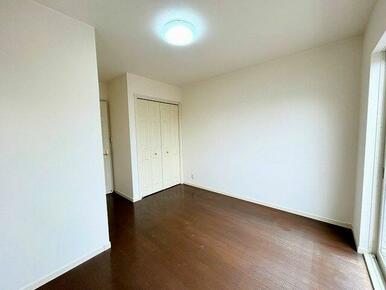 「２階南西側洋室」約６．１帖。クローゼット付き