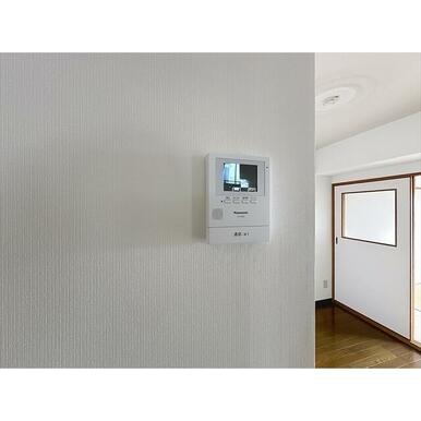 来客はモニターで確認できます