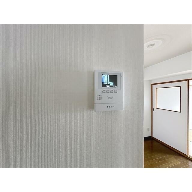 来客はモニターで確認できます