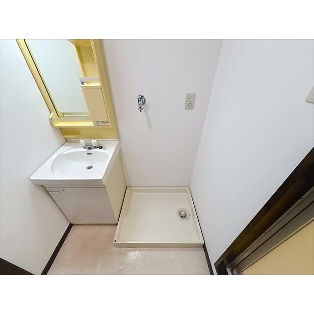 洗濯機は洗面台の隣に置けます