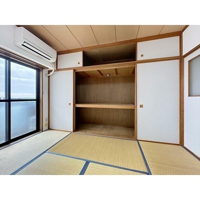 和室の壁一面が収納です