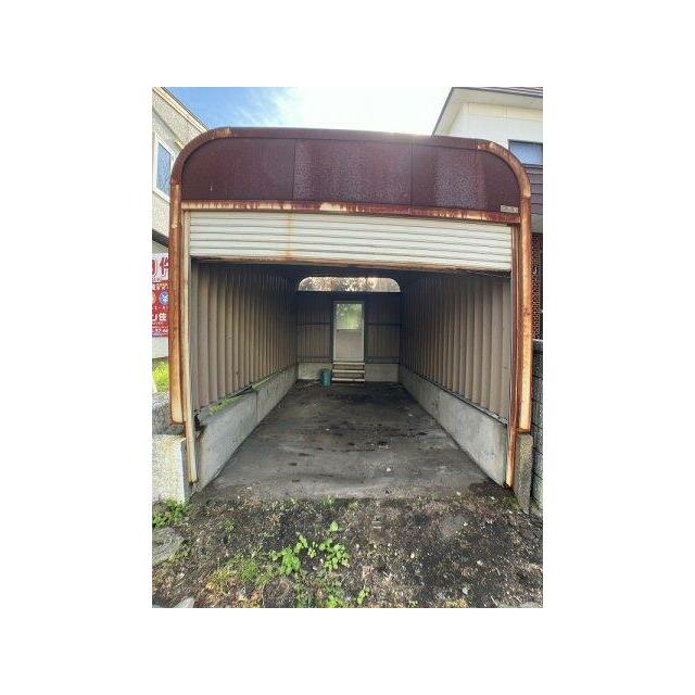 高さのある車庫♪※修繕必要です。
